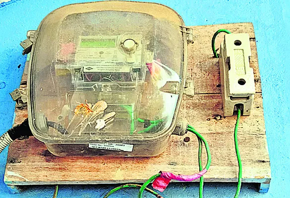 మీటర్‌ రీడర్స్‌కు స్మార్ట్‌ గుబులు..!