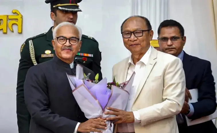 మణిపూర్‌ సీఎంగా ఖేమ్‌చంద్‌ ప్రమాణం 