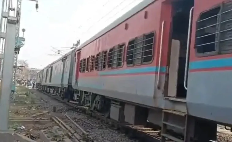 Odisha: ఒక్కసారిగా పట్టాలు తప్పిన మూడు బోగీలు..