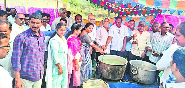 పీఏసీఎస్‌ ఉద్యోగుల ‘వంట–వార్పు’ 