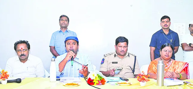 ఆధ్యాత్మిక శోభ వెల్లి విరియాలి