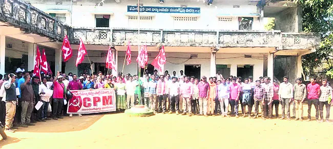 ‘ఉపాధి’ వేతనం పెంచాలని ఆందోళన 