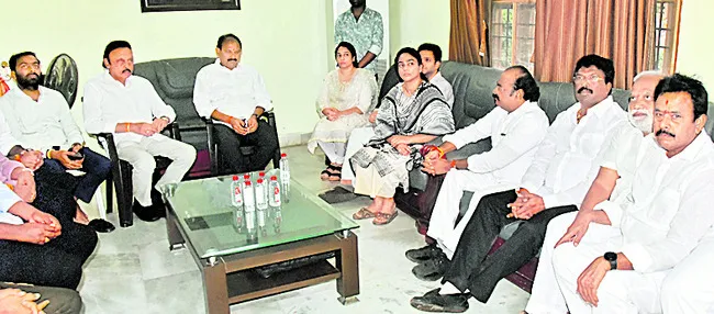 అంబటి కుటుంబానికి పరామర్శ 