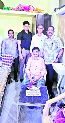 ఏసీబీ వలలో అసిస్టెంట్‌ బీసీ వెల్ఫేర్‌ అధికారి 