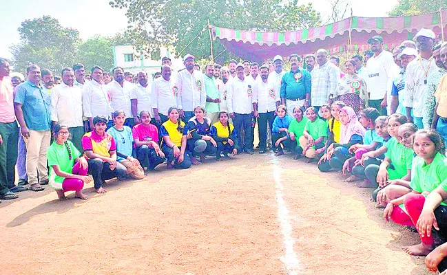 గ్రామీణ క్రీడాకారులను వెలుగులోకి తేవాలి
