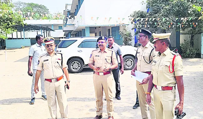 సమస్యాత్మక పోలింగ్‌ కేంద్రాలపై ప్రత్యేక దృష్టి