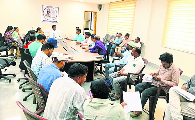 ప్రీమెట్రిక్‌ ఉపకార వేతనాలు అందించాలి