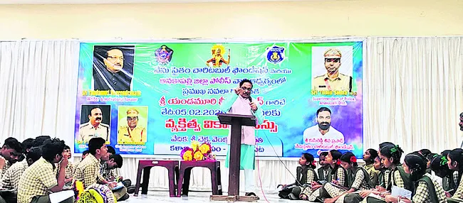 తెలివైన ఆలోచనలతో ఉన్నత శిఖరాలు 