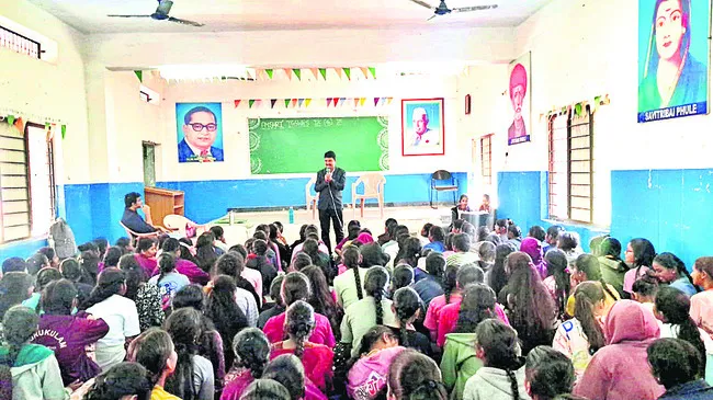 బంగారు భవితకు బాటలు