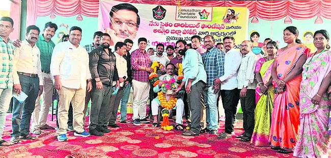 విద్యార్థులు లక్ష్య సాధనలో పోటీ పడాలి 