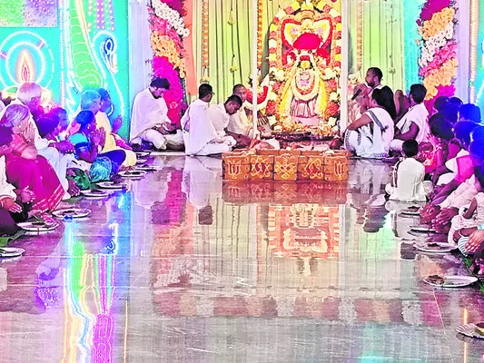 వైభవంగా లక్ష కుంకుమార్చన 