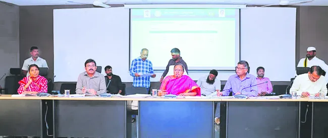 పకడ్బందీగా ప్రభుత్వ భూముల సంరక్షణ