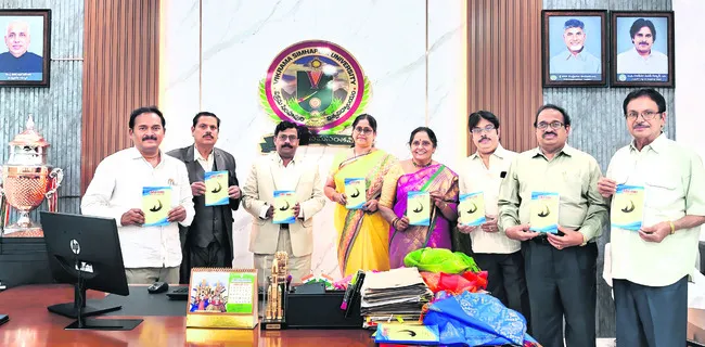 వీఎస్‌యూలో పుస్తకావిష్కరణ 