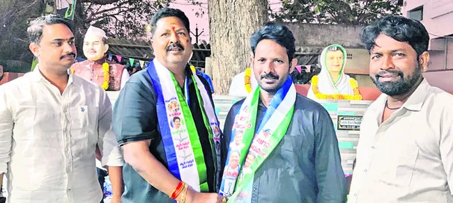 వైఎస్సార్‌సీపీలో చేరిన టీడీపీ నేత 