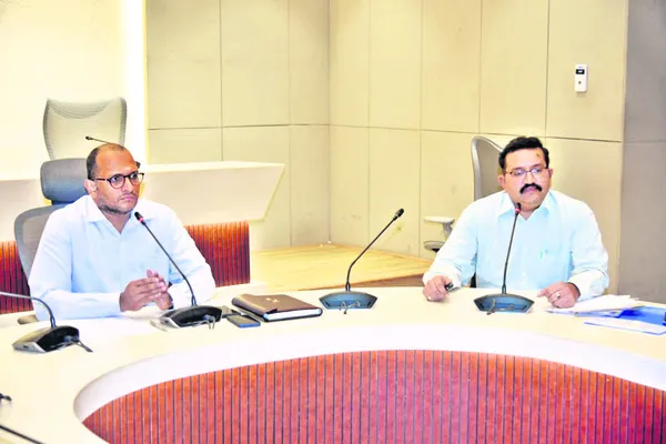 పరిశ్రమల్లో భద్రతపై కలెక్టర్‌ సమీక్ష 