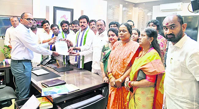 గీతంకు భూ కేటాయింపులు నిలిపివేయాలి