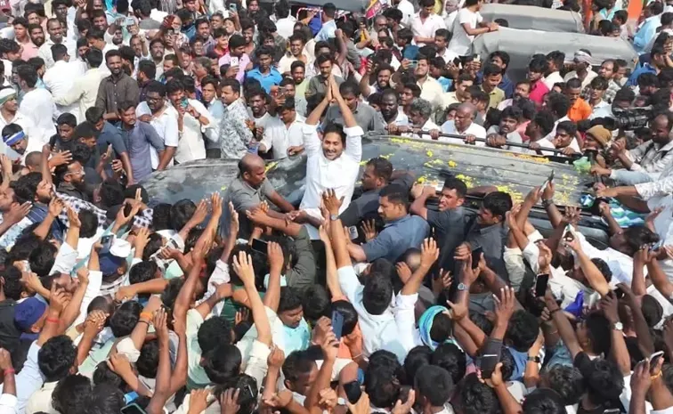 జనాదరణకు బెంబేలెత్తి.. జగన్‌ పర్యటనపై ఆంక్షల కత్తి