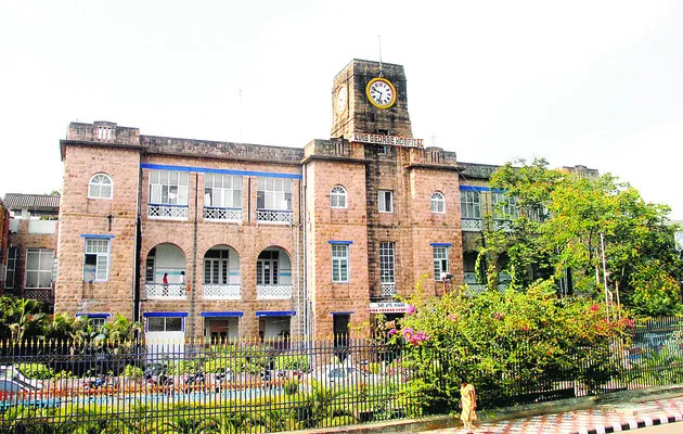 కేజీహెచ్‌లో డబ్బు జబ్బు