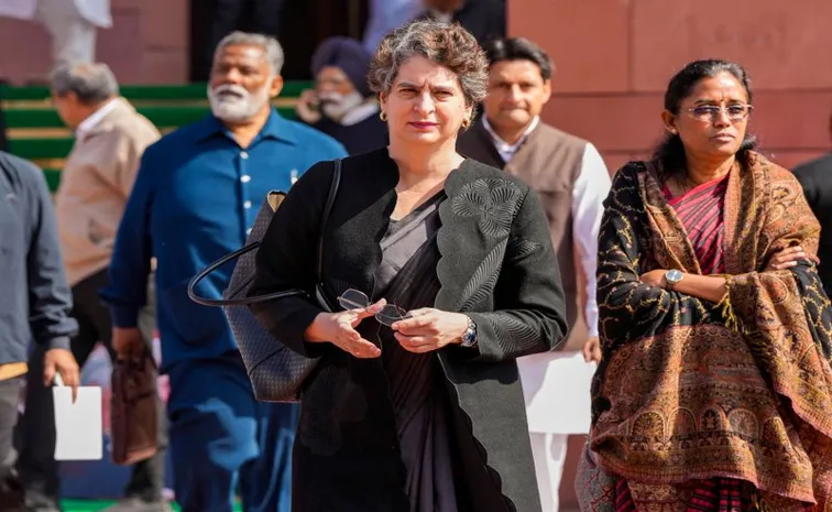 Prime Minister Narendra Modi hid behind Lok Sabha Speaker1