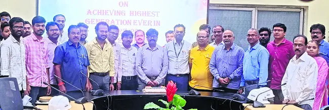 రికార్డు స్థాయిలో  విద్యుదుత్పత్తి 
