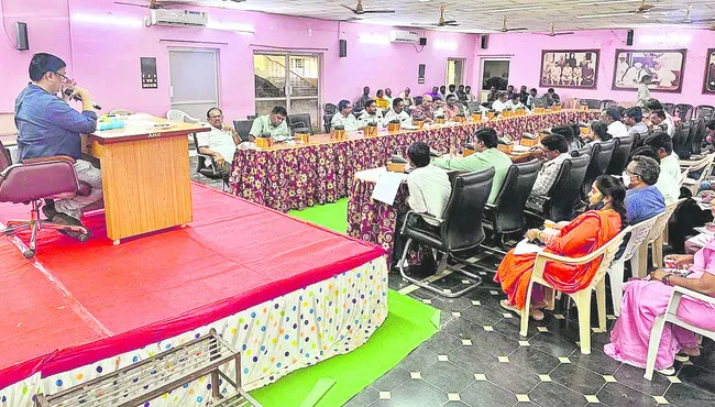 పన్నులు వసూలైతేనే పురాభివృద్ధి