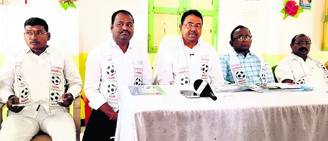 ఎన్నికల సిబ్బందికి  పోస్టల్‌ బ్యాలెట్‌
