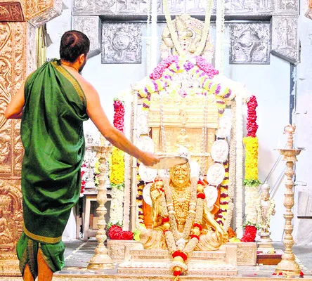 గురురాఘవునికి ప్రత్యేక పూజలు 