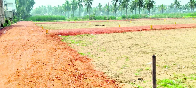 గ్రామాల్లో అనధికార లే అవుట్లు 