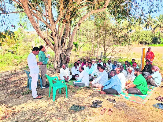 మేం భూములు ఇవ్వలేం 