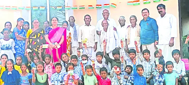 పద్యం చెప్పండి.. రూ.10 పట్టండి