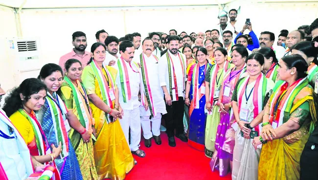 కాంగ్రెస్‌ని గెలిపించే బాధ్యత అభ్యర్థులదే.. 