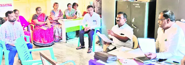 ఉపాధ్యాయుడి తీరుపై డీవైఈవో విచారణ 