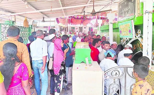 పొన్నాడలో ఉరుసు ఉత్సవాలు ప్రారంభం