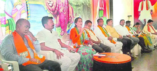 ఆ పార్టీలకు ఓట్లు వేస్తే.. ఎంఐఎంకి వేసినట్లే 