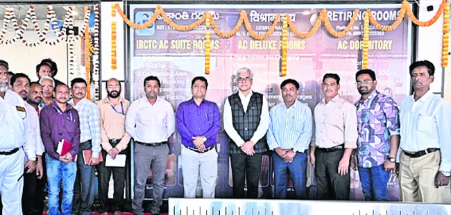 రైలు ప్రయాణికులకు మెరుగైన వసతి లక్ష్యం