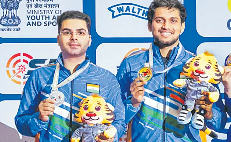 రుద్రాంక్ష్ గురి బంగారం అర్జున్‌కు రజతం  