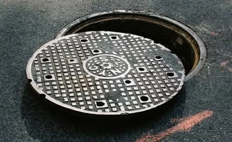 మ్యాన్‌హోల్ మూతల దొంగలు.. పదేళ్లు జైలు, రూ.50 లక్షలు ఫైన్!