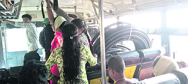 మహిళలకు ‘ఉచిత’ గౌరవం ఇదేనా? 