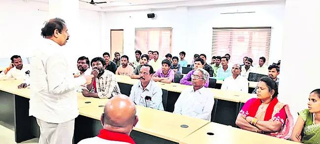 ఉపాధి పథకం నిర్వీర్యానికి కేంద్రం కుట్ర 