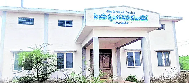 అస్తవ్యస్తంగా శ్మశానవాటిక  
