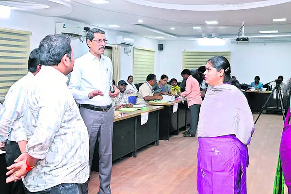 అధికారులు సమన్వయంతో పనిచేయాలి