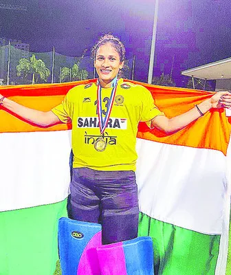 యాస్ట్రో టర్ఫ్‌ హాకీ మైదానాలు ఏర్పాటు చేయాలి 