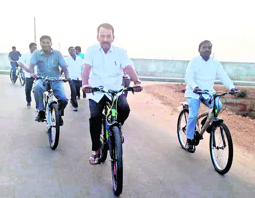 కాంగ్రెస్‌తోనే అభివృద్ధి సాధ్యం 