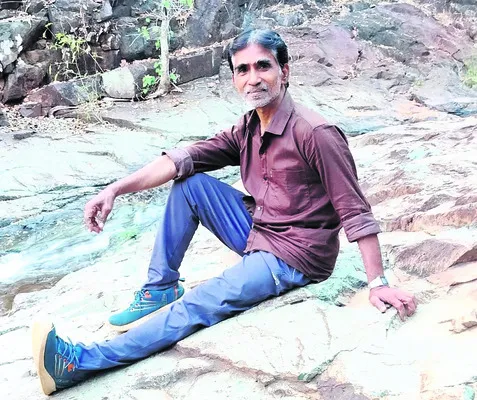 ఇస్రోజీవాడి నుంచి దండకారణ్యం దాకా..