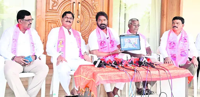 ‘బీజేపీకి లైన్‌ క్లియర్‌ చేసుకుంటున్నాడు’ 