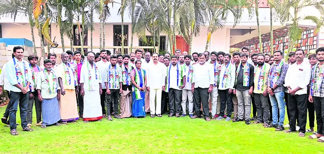 వైఎస్సార్సీపీలోకి పెరిగిన వలసలు 