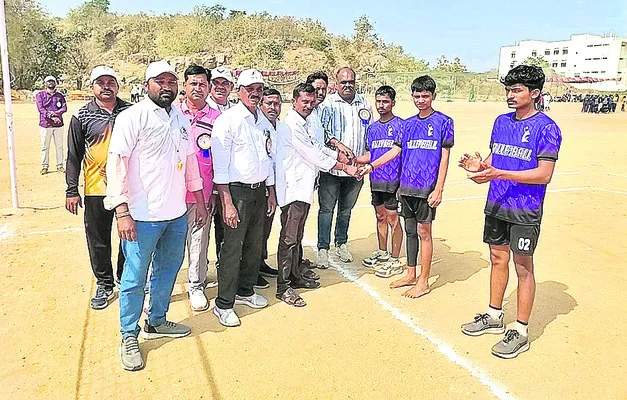 సీఎం కప్‌ జిల్లాస్థాయి పోటీలు షురూ..