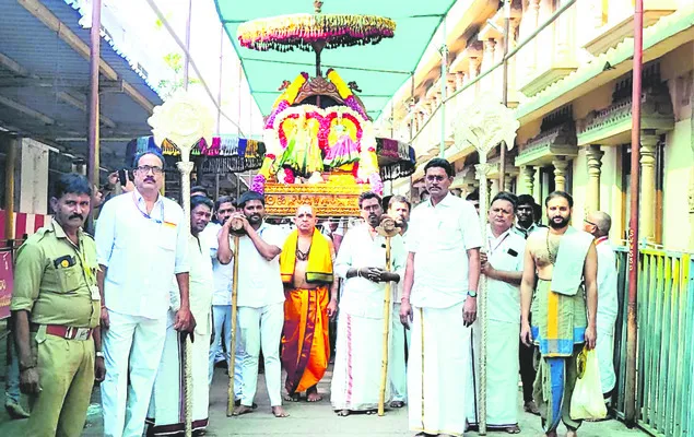 రత్నగిరి.. భక్తజన ఝరి