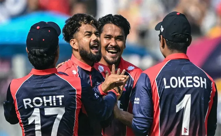 చరిత్ర సృష్టించిన నేపాల్‌ బౌలర్‌