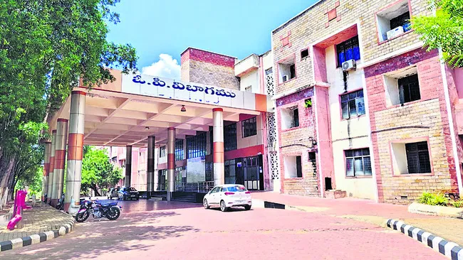 తవ్వేకొద్దీ.. అవినీతి